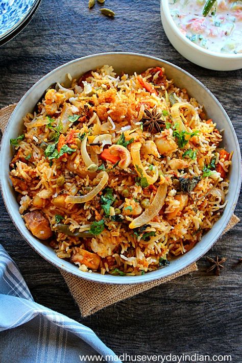 Slow Cooker Biryani, Biryani Vegetable, Vegetable Biryani Recipe, Vegetable Masala, Rice Meals, Vegetable Gravy, Appetizer Board, Vegetable Biryani, Recipe Slow Cooker