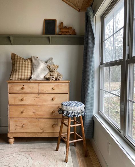 Shaker Style Nursery, Toddler Dresser Decor, Thrifted Nursery, Dresser Kids, Cottage Nursery, Pine Dresser, Traditional Home Decor, Nursery Room Inspiration, Old Room