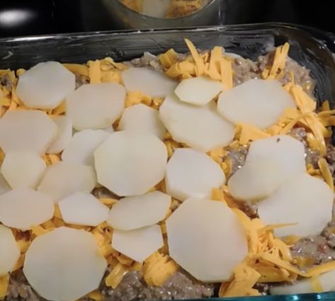 Southern Hamburger Potato Casserole Recipe Hamburger Meat Potato Casserole, What To Fix With Hamburger Meat, Easy Hamburger And Potato Recipes, Hamburger Meat Recipes Easy Quick Dinner Ideas, Meat Dinner Ideas, Potatoes And Ground Beef, Recipes For Ground Beef, Italian Meat Dishes, Beef And Potato Casserole