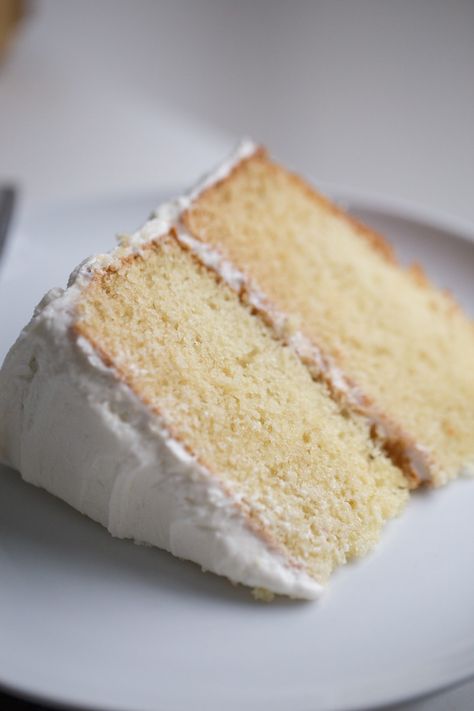 ***BEST vanilla cake recipe. Use 3 cups+6 Tbsp of cake flour instead of regular flour. Used unsalted butter and olive oil. 5/5 Vanilla Cake From Scratch, Best Vanilla Cake Recipe, Easy Vanilla Cake, Homemade Vanilla Cake, Thanksgiving Cupcakes, Easy Vanilla Cake Recipe, Torte Cupcake, Olive Oil Cake, Vanilla Cake Recipe