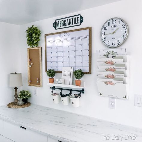 Command Center Wall, Family Command Center Wall, Command Center Ideas, Family Organization Wall, Diy Command Center, Home Organization Wall, Command Center Kitchen, Home Command Center, Family Command Center