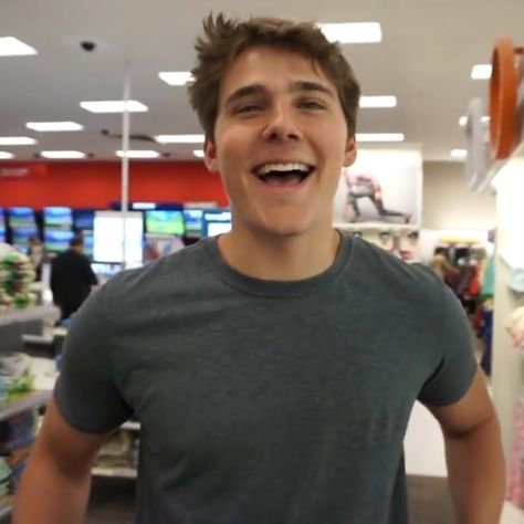 he’s the cutest fricken thing Alex Ernst, Guy Crush, Side Chick, V Card, Vlog Squad, Man Crush Monday, Pewdiepie, Man Crush, Movie Characters