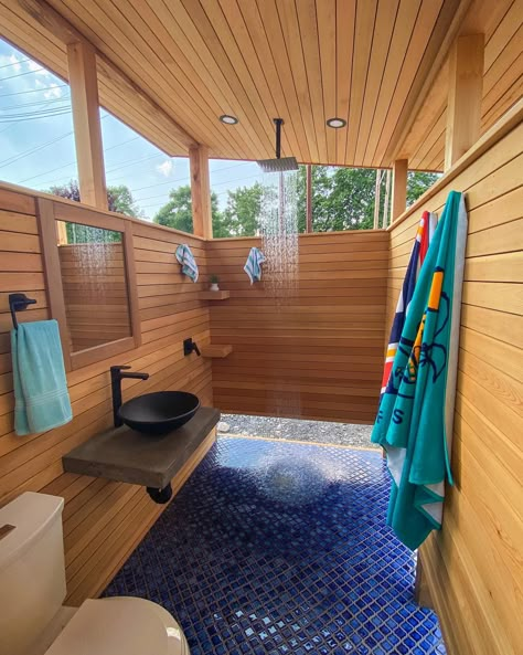 Discover 35 Outdoor Bathroom Ideas for a Blissful Retreat - placeideal.com Outdoor Patio With Bathroom, Outdoor Shower Ideas Private Diy, Evergreen Backyard, Pool Bathroom Ideas Outdoor, Outdoor Pool Bathroom Ideas, Outdoor Restroom Ideas, Pool House Bathroom Ideas, Rustic Outdoor Shower Ideas, Outdoor Bathroom Ideas