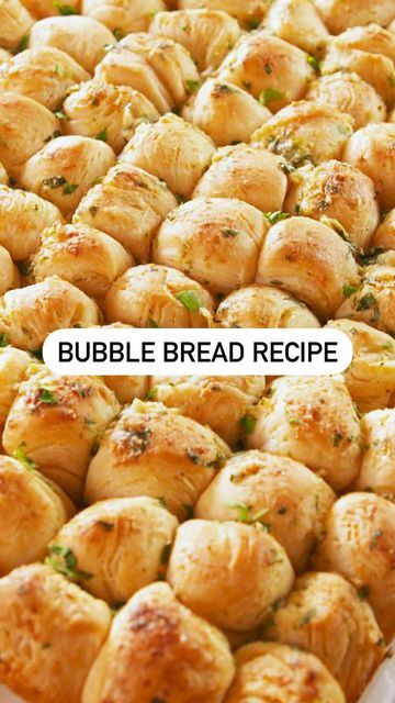 Delish on Instagram: "Who has the time to make a million garlic knots anyway?? Get the full bubble bread recipe at the link in our bio 🫧" Bubble Bread Recipe, Bread Knots, Bubble Bread, Garlic Knots, Party Food Buffet, Fall Dessert Recipes, Easy Family Dinners, Buffet Food, January 23