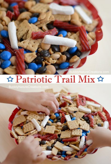 Patriotic Trail Mix for 4th of July! Yummy mix perfect for snacks or a #party ! Patriotic Snacks, Patriotic Food, Summer Foods, 4th Of July Desserts, July Ideas, Fourth Of July Food, 4th Of July Celebration, July Crafts, 4th Of July Party