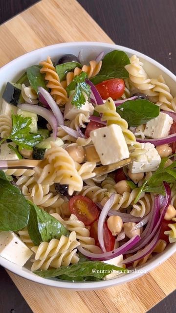 Cena Light, Pasta Fusilli, Summer Pasta Salad Recipes, Healthy Lunch Snacks, Healthy Food Motivation, Veggie Side Dishes, Food Recepie, Random Thoughts, Lunch Snacks