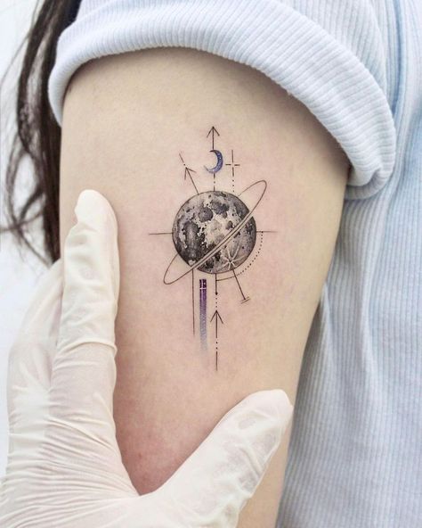 Beautiful Moon Tattoo, Full Moon Tattoo Men, Mens Moon Tattoo, Moon Tattoo Geometric, Full Moon Tattoo Ideas, Full Moon Tattoo Designs For Women, Moon Tattoo For Men, Moon Geometric Tattoo, Simple Full Moon Tattoo