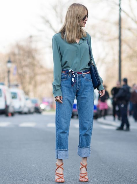 Spring Scarf Outfit, Styling Tricks, Looks Jeans, Giovanna Battaglia, Anna Dello Russo, Scarf Outfit, Spring Scarves, Model Street Style, Bump Style