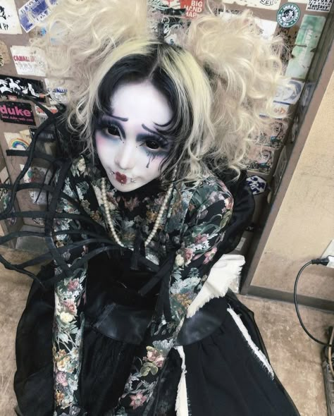 Creepy Doll, Visual Kei, Makeup Inspo, Art References, Hair And Makeup, Makeup Ideas, Pretty People, Art Inspo, Art Reference