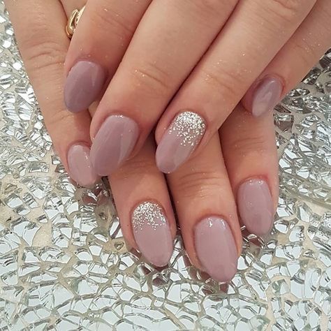 Easy Fall Makeup Looks, Easy Fall Makeup, Vintage Wedding Nails, Calgel Nails, Short Manicure, Bridesmaid Nails, Hoco Nails, Chic Nail Designs, Mauve Nails