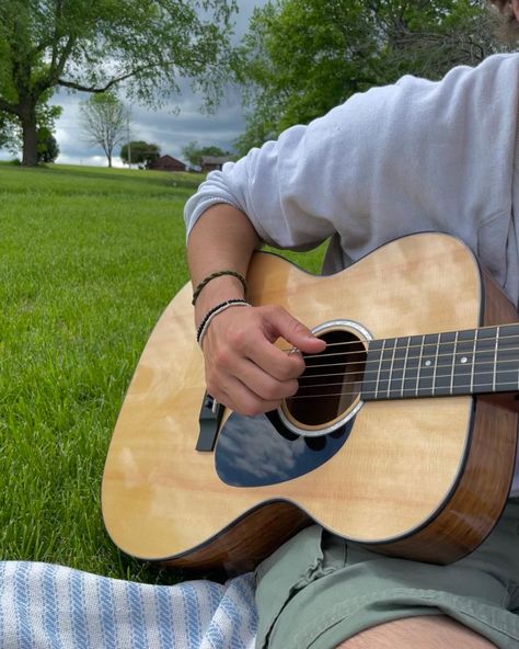 Picnic day Guitar Picnic, Boy Playing Guitar Aesthetic, Music Guy Aesthetic, Guitar Aesthetic Boy, Boyfriend Playing Guitar, Playing Guitar Outside, Brown Guitar, Boy With Guitar, Guitar Date