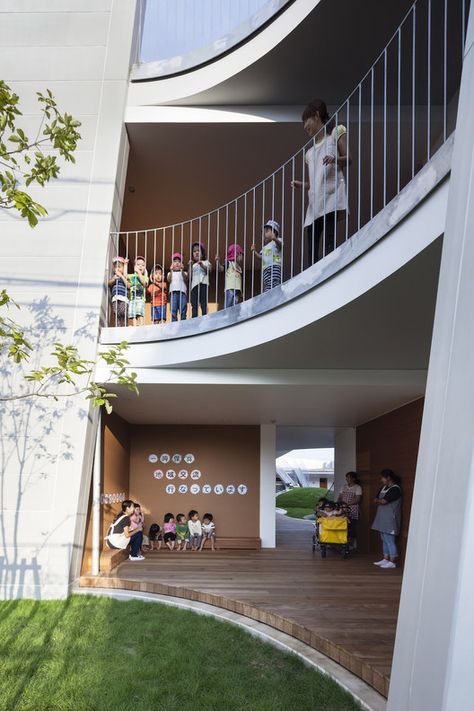 © Shigeo Ogawa Nursery School Design, School Design Architecture, Green Roof Benefits, Preschool Designs, Architecture Portfolio Design, Kindergarten Design, Hospital Interior, Architecture Design Drawing, Hospital Interior Design