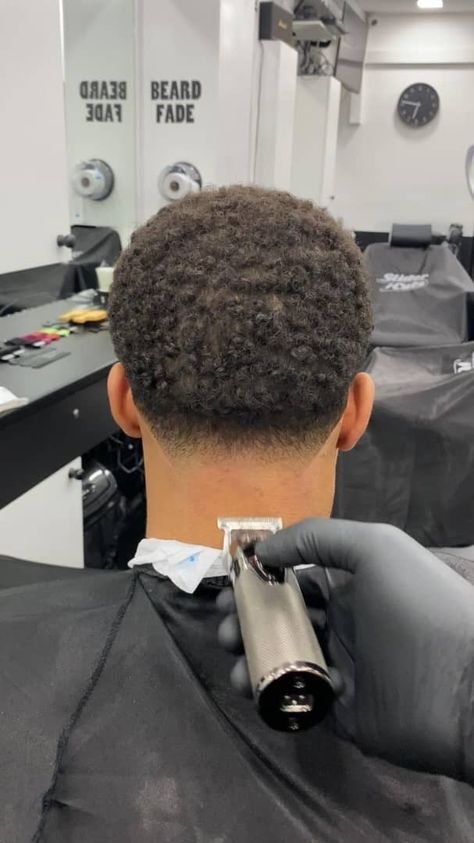 Taper Fade Black, Curly Hair Mens, Fade Curly Hair, Taper Fade Afro, Afro Hair Fade, High Taper Fade, Black Man Haircut Fade, Taper Fade Short Hair, Waves Hairstyle Men