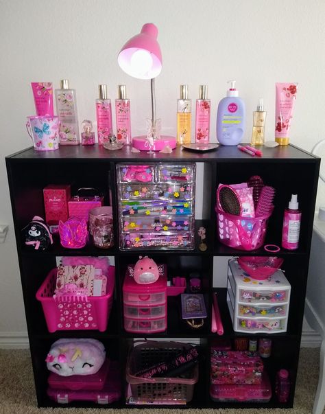 cute, pink, fun, fragrances, squishmallow, stickers, hair care, lotion, perfume, body mist, etc. Nightstand Decor Y2k, 2010 Bedroom Aesthetic, 00s Room, 00s Bedroom, 2010 Room, Organizing Ideas For Bedrooms, 2000s Room, Baddie Room, Dreamy Decor