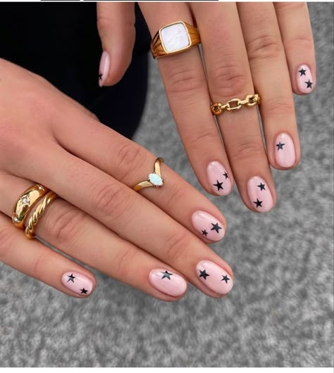 Summer Nail Ideas Black, Black Star Nails, Nail Ideas Black, Cute Summer Nail Ideas, App Filter, The Best Nails, Airbrush App, Summer Nail Ideas, Simple Gel Nails