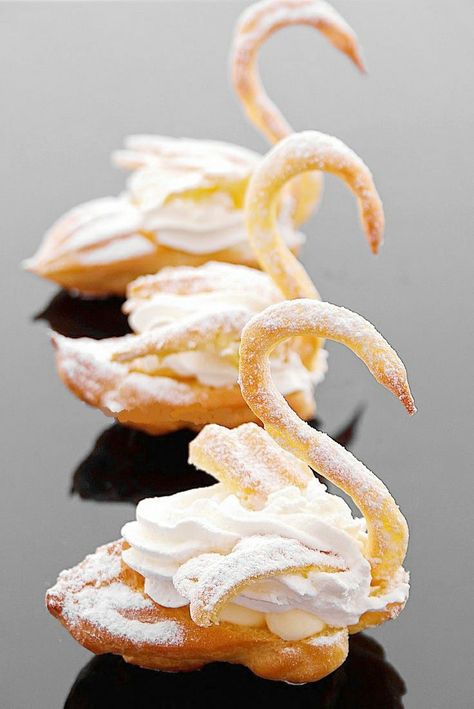 Cream Puff Swans Recipe, Swan Recipe, Homemade Cream Puffs, Tea Party Sandwiches, Fancy Desserts Recipes, Cream Puff Recipe, Pastry School, Party Sandwiches, Puff Recipe