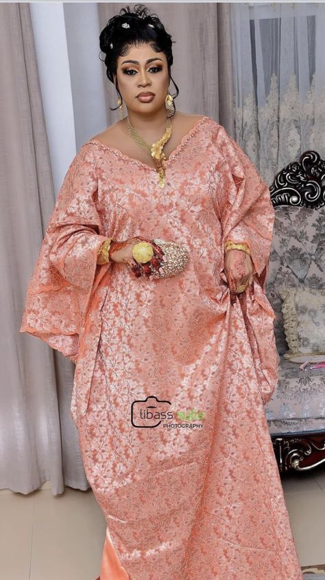 Ghana Fashion, African Fabric Dress, African Fashion Skirts, Lace Dress Styles, African Maxi Dresses, Muslim Fashion Dress, Abaya Designs, Lace Material, Elegant Dresses For Women