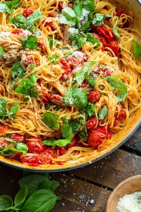 This tomato basil angel hair pasta recipe is on the table in under 30 minutes and is always a family favorite! #pastarecipe #angelhairpasta #tomatobasil Pasta Recipe Video, Pasta Dishes Easy, Tomato And Basil Salad, Angel Hair Pasta Recipe, Pasta With Cherry Tomatoes, Angel Hair Pasta Recipes, Pasta Recipes Video, Easy Pasta Dinner Recipes, Sushi Bowl Recipe