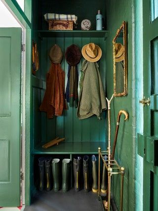 Oval Room Blue, Dark Hallway, Cast Iron Bath, Small Entrance, Style Anglais, Brick Flooring, Wicker Baskets Storage, Boot Room, Built In Bench