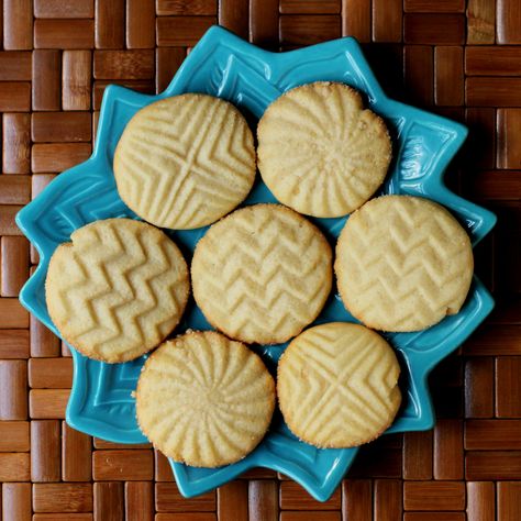 Cookistry: Shortbread Cookies - vegan and kosher Stamp Cookies Recipe, Stamped Cookies, Embossed Cookies, Cookies Vegan, Eat Cookies, Shortbread Recipes, Cookie Stamps, Vegan Cookies, Shortbread Cookies