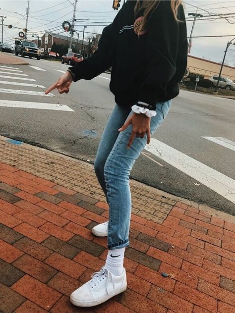 VSCO - republishposts Crew Socks Outfit, Outfit Themes, Nike Crew Socks, Clothing Basics, Socks Outfit, Cooler Style, Teenage Outfits, Sock Outfits, Cute Outfits For School