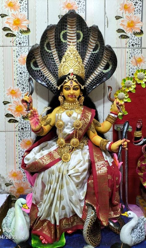 Mansha Devi Photo, Maa Mansha Photo, Mansha Devi, Durga Sculpture, Maa Pic, Goddess Pictures, Maa Manasa, Mansa Devi, Bull Artwork