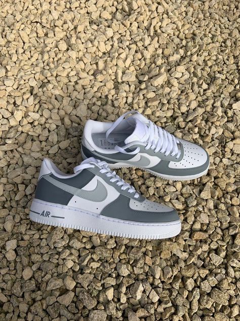 831c2f88a604a07ca94314b56a4921b8desc47102057ri Grey Outfits, Air Force One Shoes, Painted Shoes Diy, Air Force Shoes, Custom Shoes Diy, Nike Shoes Air Force, Dr Shoes, Custom Nike Shoes, All Nike Shoes