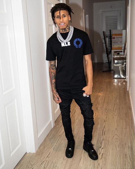 NLE Choppa (@nlechoppamusic) posted on Instagram • Sep 14, 2021 at 2:11am UTC Drill Outfit, Men Streetwear Outfits, Guys Fashion Swag, Mens Dreads, Nle Choppa, Black Men Fashion Urban, Rapper Style, Drippy Outfit, Rapper Outfits