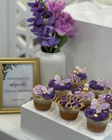 In her bridal era✨ Purple and gold bridal shower cupcakes 💍Bridal shower Cupcakes 💍Flavour: Cookies and cream 💍 @mccallsbakers Gel food colours 💍 @starcreations.to Bride to be topper 💍 @amazonca Butterfly toppers 💍 @slofoodgroup Edible gold leaf #butterfly #purple #purplecupcakes #bridal #bridalshower #floral #floraldesign #cupcakes #bridalshowerideas #purpleandgold #ediblegold #risers #party #setup #gayleafoodscoop #mccalls #bramptonbakery #brampton #caledon #cakes #cakesofinstagram ... Bride To Be Cupcakes, Bride To Be Topper, Bridal Era, Leaf Butterfly, Purple Cupcakes, Bridal Shower Cupcakes, Butterfly Cupcakes, Edible Gold Leaf, Fancy Cupcakes