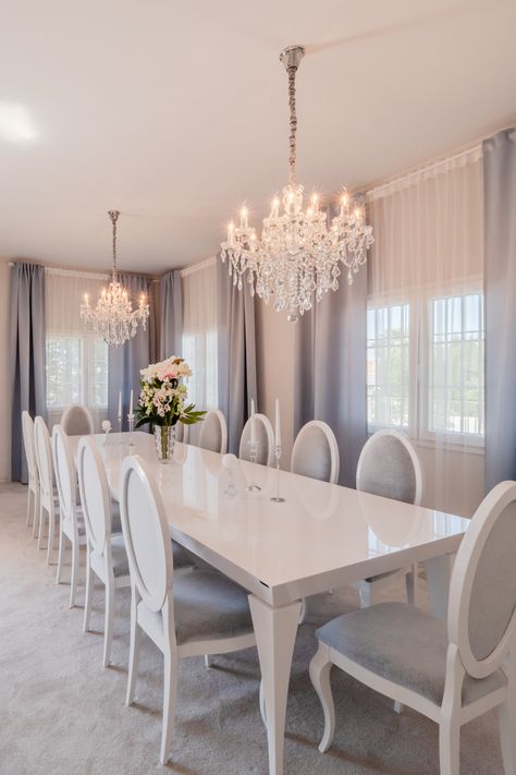 Dining Table In Front Of Kitchen Island, White Table Dining Room, White Dining Area, Grey Dining Room Ideas, Blue Dinning Room, White Dinning Room, Wall Pantry Ideas, White Sitting Room, Cream Dining Room