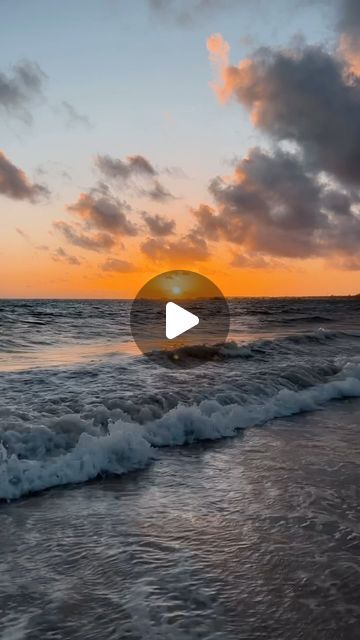 Camera Bro 📸 | Moaz Tasabehji on Instagram: "Sunset timelaps in 10 seconds 🤯

#photography #timelapse #sunset #phototips #phonephotography" Fotos Am Strand, February 8, Phone Photography, 10 Seconds, Iphone Photography, Photo Tips, Iphone, Photography, On Instagram