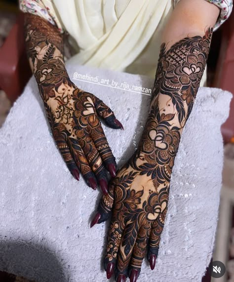 Engagement Henna Designs, Bridal Mehandi Unique, Engagement Mehndi Designs Unique, Heart Mehendi, Latest Mehndi Designs Wedding, Short Mehndi Design, Khafif Mehndi, Khafif Mehndi Design, Legs Mehndi