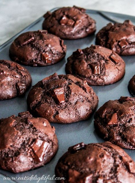 Double Chocolate Chip Muffin Recipe, Chocolate Muffins Moist, Double Chocolate Muffin Recipe, Simple Cookie Recipe, Choc Muffins, Chocolate Muffins Recipe, Triple Chocolate Muffins, Choc Chip Muffins, Double Chocolate Chip Muffins