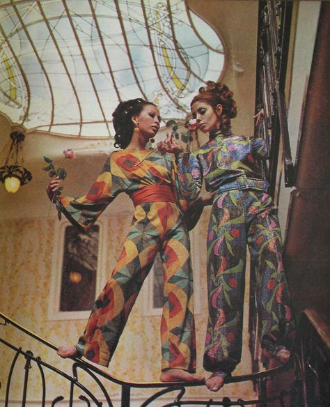 https://flic.kr/p/8pSNGY | Art Nouveau | Fashion Editorial,photographed in Paris and inspired by Art Nouveau.Brazilian Magazine:Jóia,August 1967. Art Nouveau Fashion, Patti Hansen, Brazilian Style, Paris Inspired, Lauren Hutton, Fashion 1960s, Swinging Sixties, Art Style Inspiration, 1960s Fashion