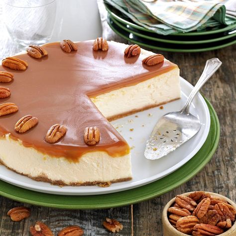 Caramel Praline Cheesecake Recipe -I wowed my wife, Carla, and a group of her friends with this luscious dessert, the finale to a meal I catered at church. — Mark Jones, Clovis, California Cream Cheese Filling Recipe, Praline Cheesecake, Caramel Praline, Cheesecake Ideas, Praline Cake, Cake With Caramel, Pecan Cheesecake, Caramel Cream, Caramel Recipes