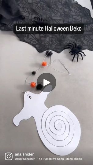 Decoracion Halloween, Alcohol Bottle Crafts, Pumpkin Song, Bricolage Halloween, Preschool Teachers, October Crafts, Halloween Arts And Crafts, Dream Party, Art Activity