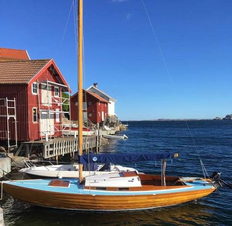 Nordic Folkboat SWE 777 Built 1962 in larch and mahagony at the Williams Wharf in Motala, Sweden Nordic Folkboat, Classic Sailing, Float Your Boat, Lil Yachty, Building House, Sailing Boats, Sail Boats, Sailing Boat, Boat Design