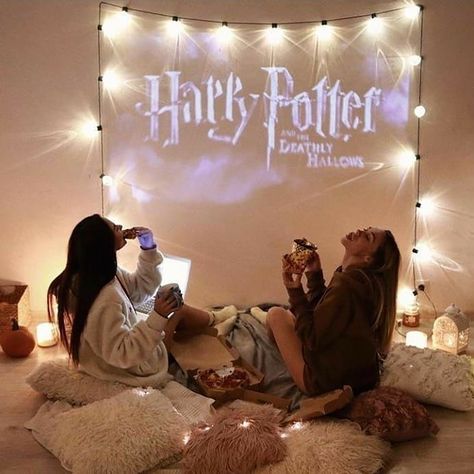 BFF Sleepovers like this 😍❤️ Sleepover bedroom ideas, teenagers bedroom decor ideas, dorm room decor ideas! @allhomeaesthetics #allhomeaesthetics #bedroomdecor #teenagegirlbedroomdecor #teenagerbedroomideas #tweensbedroom #homedecorideas #sleepoverideas #bffgoals #harrypotterforever #potterhead #harrypotterfanclub Sleepover Room, Harry Potter Marathon, Girl Sleepover, Fun Sleepover Ideas, Harry Pottah, Make You Believe, Movie Marathon, Bff Goals, Sleepover Party