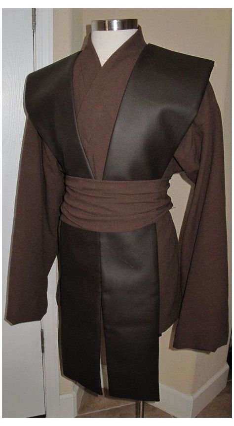 Jedi Costume Diy, Anakin Costume, Sith Costume, Jedi Tunic, Disfraz Star Wars, Jedi Outfit, Jedi Robe, Jedi Cosplay, Jedi Costume