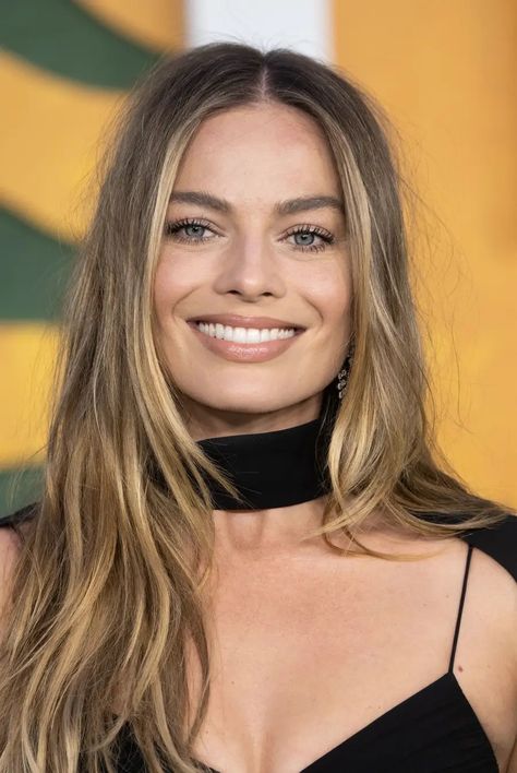 Margot Robbie Brown Hair Brunettes, Blake Lively Dark Blonde, Transition Hair From Blonde To Brown, Margot Robbie Light Brown Hair, Margot Robbie Hair Brown, Margot Robbie Brown Hair, Margot Robbie Hair Color, Bambi Blonde Hair, Sofia Richie Hair Color