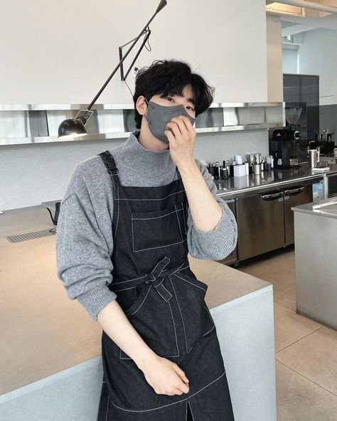 Male Barista Outfit, Barista Aesthetic Outfit Male, Waiter Outfit Men, Painter Outfit Artists, Bartender Aesthetic Outfit, Waiter Aesthetic Boy, Barista Aesthetic Boy, Chef Outfit Men, Barista Style Outfits