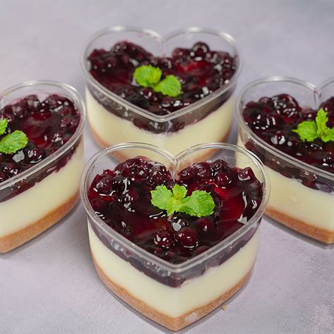 Blueberry Cheesecake Dessert, Dessert Box, Cheesecake Dessert, Dessert Boxes, Cheesecake Desserts, Blueberry Cheesecake, Yummy Recipes, Mini Cheesecake, Love It