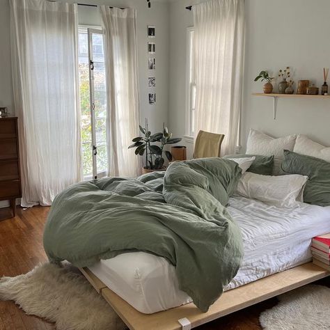 Tatiana on Instagram: "Just getting those stacks (more books)" Green Linen Duvet Cover, Green Linen Duvet, Green And White Bedroom, Linen Duvet Cover, Bedroom Renovation, Green Bedding, Redecorate Bedroom, Cozy Room Decor, Minimalist Room