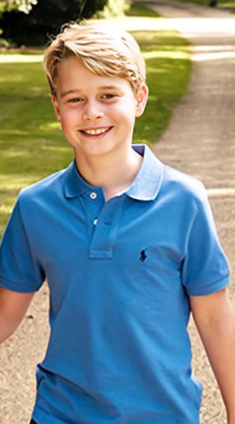 Isa on Twitter: "His Royal Highness Prince George of Wales. https://t.co/sfFAeyFlOs" / Twitter Prince George Haircut, Prince George 2023, Prince George Of Wales, Prince George Birthday, Not Ready To Say Goodbye, Prince Georges, Guitar Storage, Christmas Portrait, Diana Williams