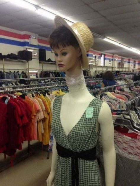 24 Examples Of You're Doing It Wrong - Fail Gallery Store Mannequins, Creepy Dude, Youre Doing It Wrong, Awkward Moments, Pose Reference Photo, Reaction Pictures, Funny Moments, Dreaming Of You, That Look