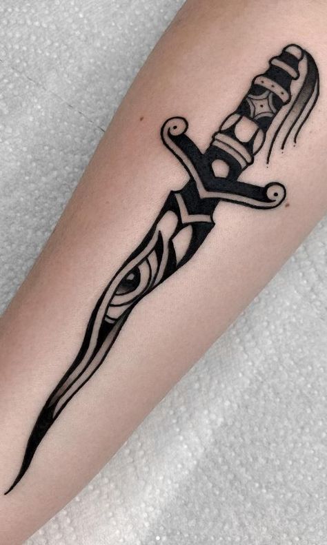 Flash Art Traditional Tattoo, Blackwork Knife Tattoo, Switchblade Tattoo Design, Knife Flash Tattoo, Three Nails Tattoo, Traditional Switchblade Tattoo, Karambit Tattoo, Emo Tattoos For Guys, Trad Dagger Tattoo