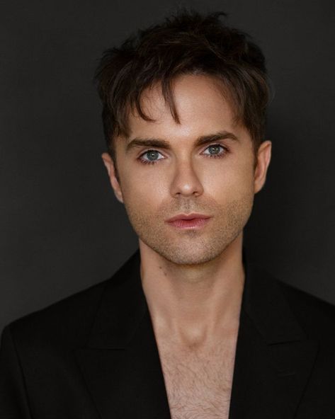 Thomas Dekker height Thomas Alexander, Thomas Dekker, Hazel Eyes, Attractive Guys, Pretty Faces, Light Brown Hair, Voice Actor, Pretty Face, The Sims