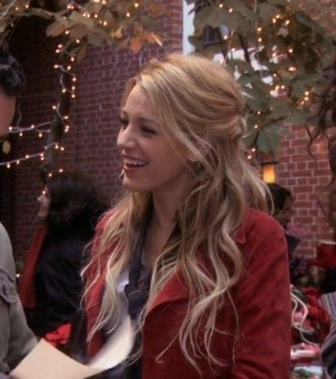 Serena Gossip Girl, Gossip Girl Hairstyles, Gossip Girl Serena, Blair And Serena, Gossip Girl Aesthetic, Serena Van Der, Gossip Girl Outfits, Serena Van, Serena Van Der Woodsen