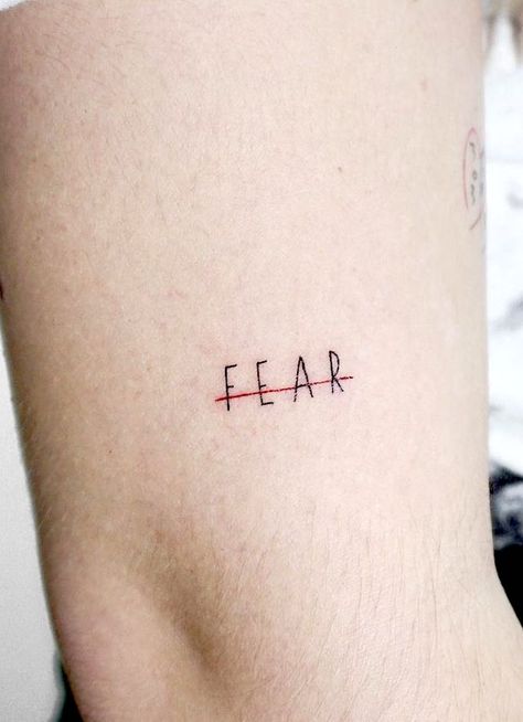 Freedom Meaning Tattoo, Fear Not Tattoo, Fear Tattoo Ideas, Album Tattoos, Tattoo Pequeños Mujer, Tattoos Pequeños, Freedom Tattoo, Fear Tattoo, One Word Tattoo