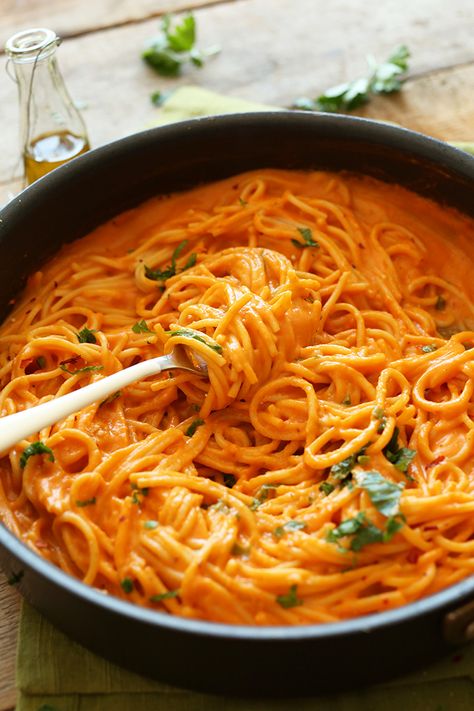 Gebratene Paprika Pasta! Vegan #, # Glutenfree, 10 Zutaten und so cremig und lecker Creamy Sauces, Meatless Pasta, Nutritious Dinner, Semolina Flour, Dinner Experience, Roasted Red Pepper Pasta, Red Pepper Pasta, Pepper Pasta, Light Angel